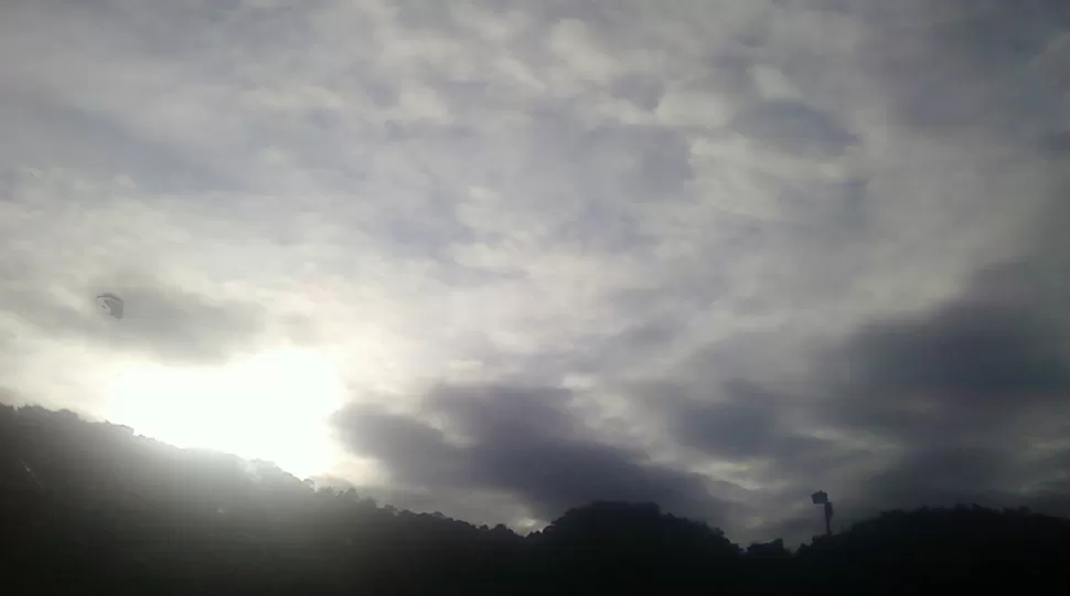 ESTIMACIÓN. El cielo estará nublado durante la jornada, según el SMN. ARCHIVO.