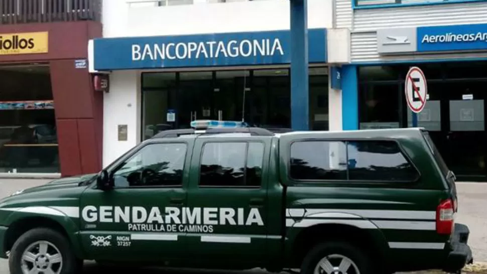 Allanamientos en el Banco Patagonia por la causa Hotesur.