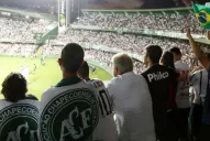 Miles de hinchas llenaron la cancha donde Chapecoense debía jugar la final de la Sudamericana