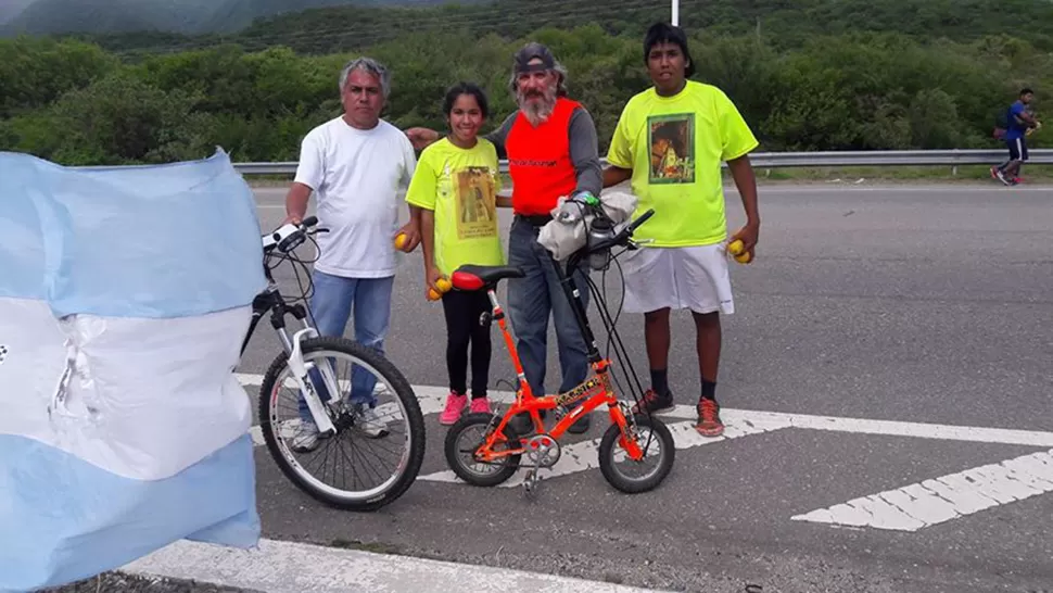Diseñó una bicicleta para viajar a agradecerle a la Virgen del Valle en Catamarca