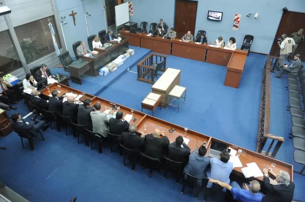 MULTITUD. Los 14 defensores, tres jueces, dos fiscales y cuatro querellantes que tendrá uno de los juicios más importantes de la historia de Tucumán. la gaceta / foto de José Nuno