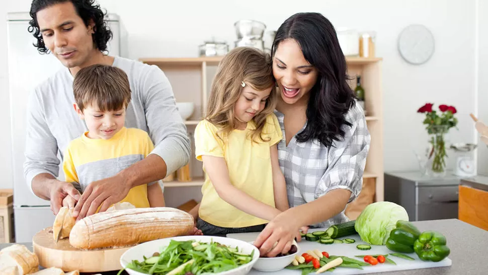 TODO EN CASA. Es importante que eduqués a tus hijos sobre los hábitos alimenticios. FOTO TOMADA DE LAMETEOQUEVIENE.BLOGSPOT.COM.AR