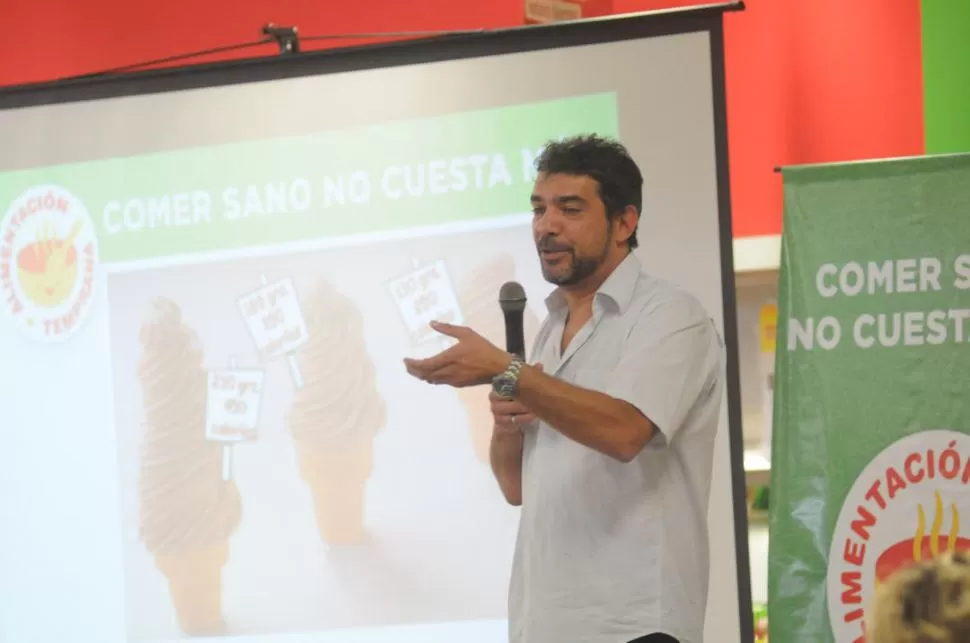 CHARLA. El nutricionista Adrián Cormillot habló en Tucumán sobre alimentación saludable desde la infancia.  LA GACETA / FOTOS DE FRANCO VERA.-
