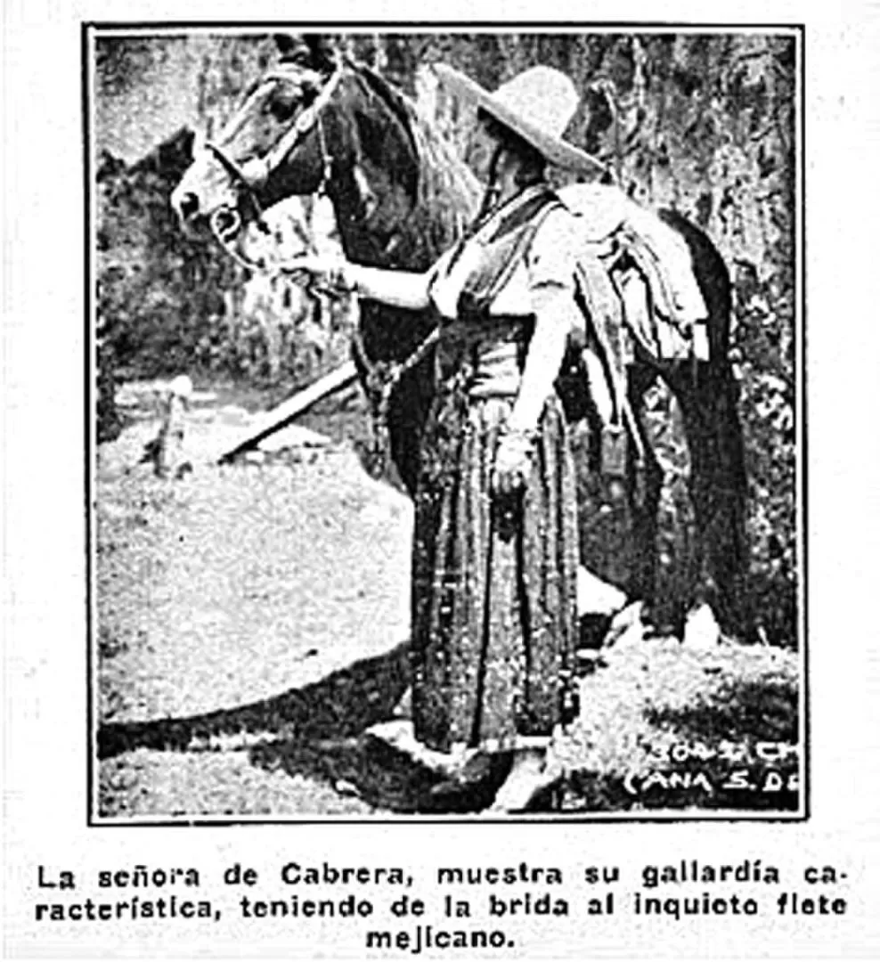 EN MEXICO. La folclorista tucumana recibió un importante reconocimiento por parte de los intelectuales mexicanos y hasta vistió con ropas típicas locales.  