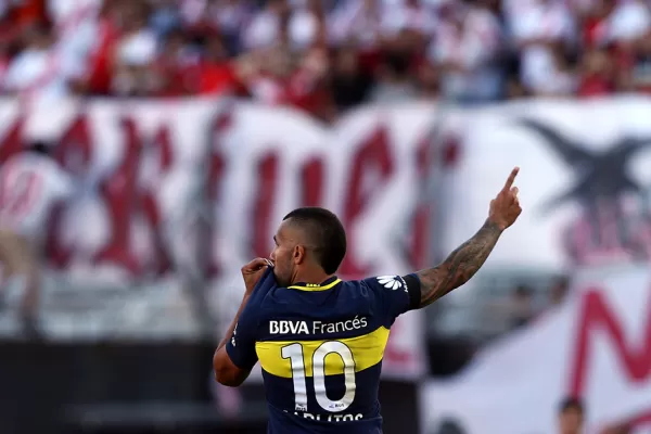 Los diarios del mundo ensalzan la actuación de Carlos Tevez