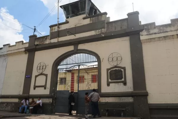 Legisladores quieren que se deniegue el IFE a procesados y penados por delitos