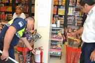 Controlan la venta de pirotecnia para prevenir accidentes durante las Fiestas