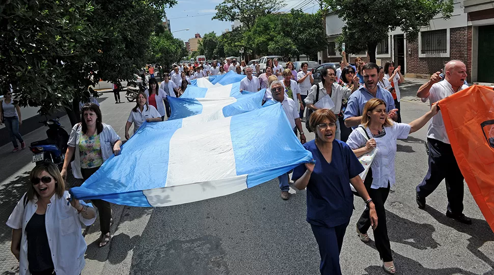 Marcha de trabajadores de Sitas. FOTO DE FRANCO VERA. 