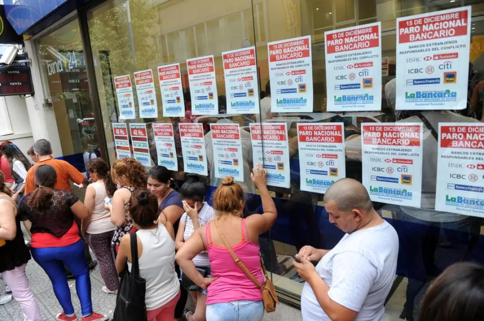PROTESTAS. Los bancarios manifestarán en la city para solicitar el pago de un bono extraordinario de fin de año. la gaceta / foto de franco vera