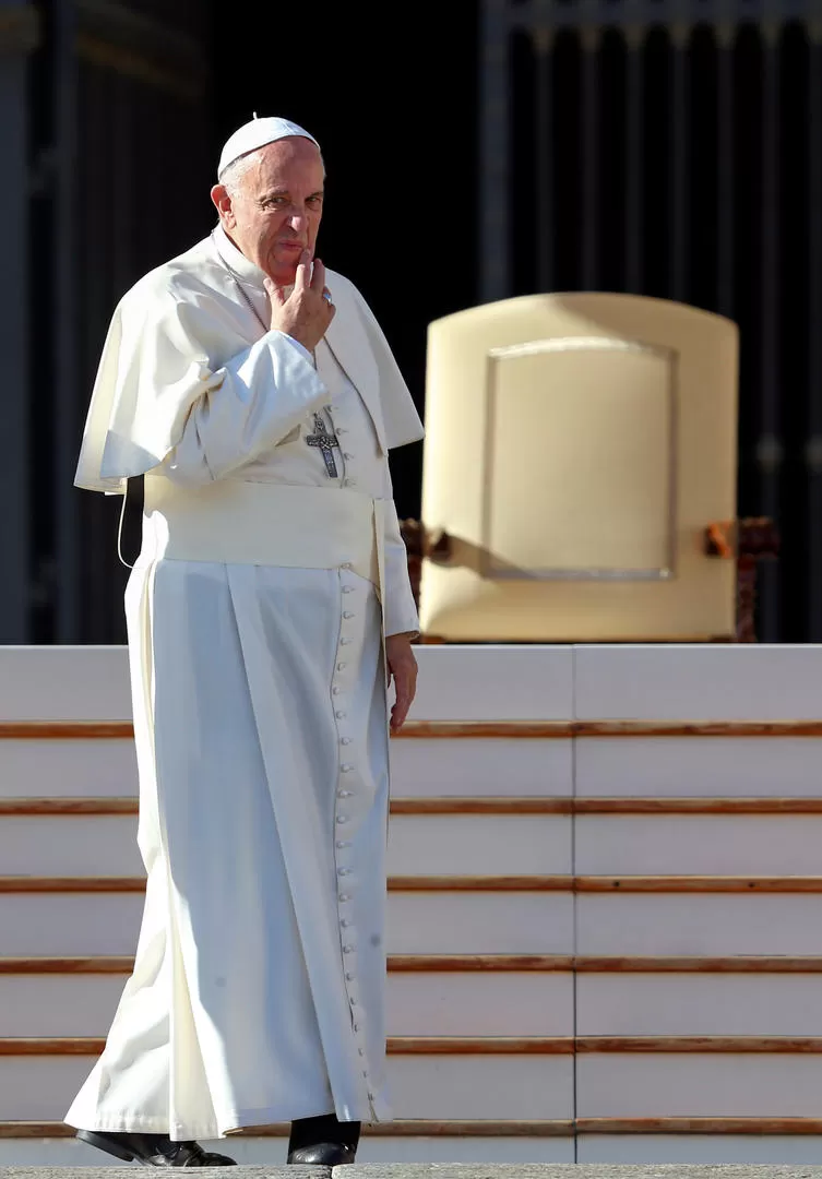 CONTRASTE. Pese a su edad, el Papa es un pontífice muy activo. Reuters.