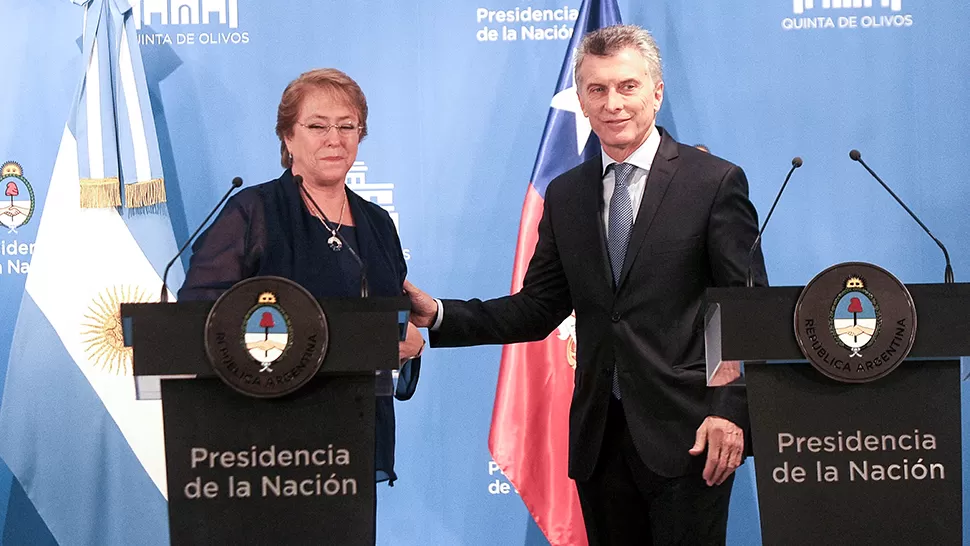 Macri junto a la presidente chilena Michelle Bachelet, en Olivos. TÉLAM