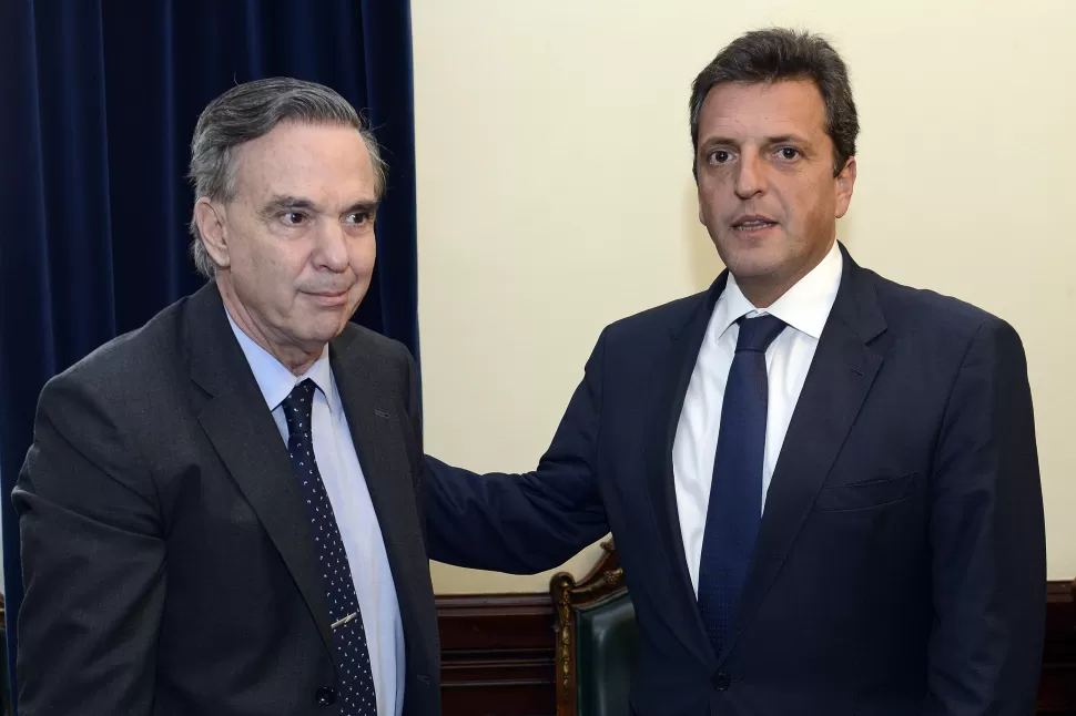 Sergio Massa presiona para que el Senado sancione la nueva ey de Ganancia y Pichetto fustigó al Gobierno por su torpeza infinita en el manejo del tema.
FOTO DE DYN