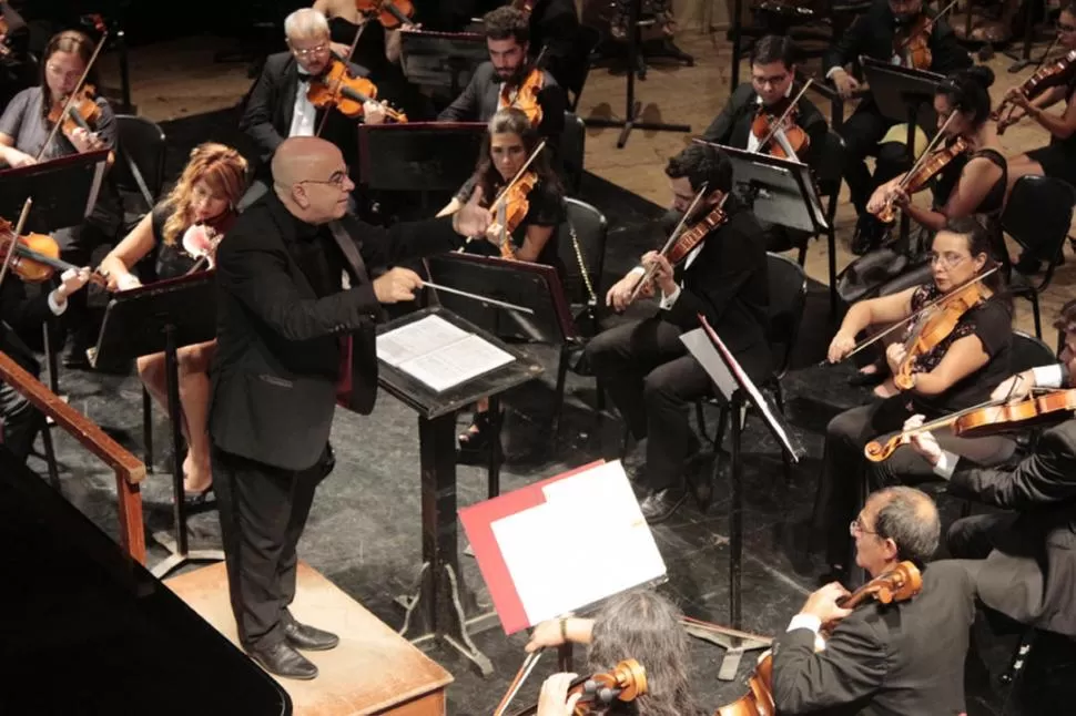 AL FRENTE. Jeff Manookian celebra 10 años diirgiendo la Orquesta Estable. Ente Cultural Tucumán