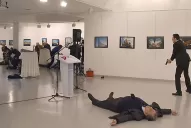 Video: el embajador ruso en Turquía fue asesinado a tiros frente a las cámaras