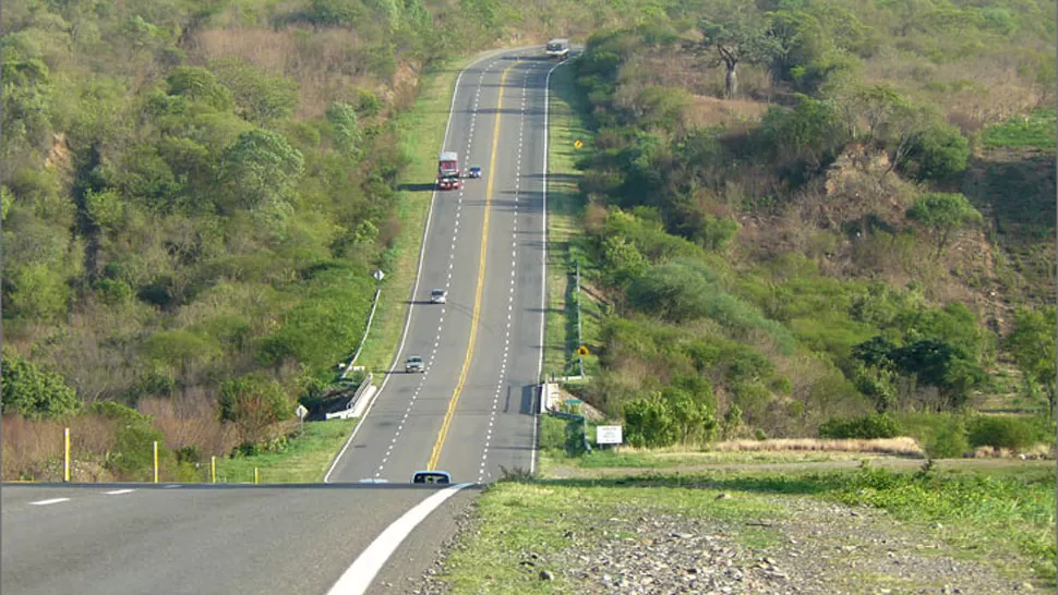 METÁN. La imagen corresponde a la ruta, en las inmediaciones de la localidad salteña. FOTO TOMADA DE MUNDOENBICICLETA.COM