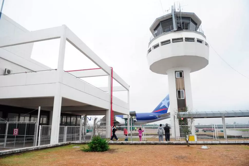 TAMBIÉN EN TUCUMÁN. El aeropuerto Benjamín Matienzo se encuentra dentro de las aeroestaciones que conseciona Aeropuertos Argentina 2000. ARCHIVO LA GACETA / FOTO DE FRANCO VERA
