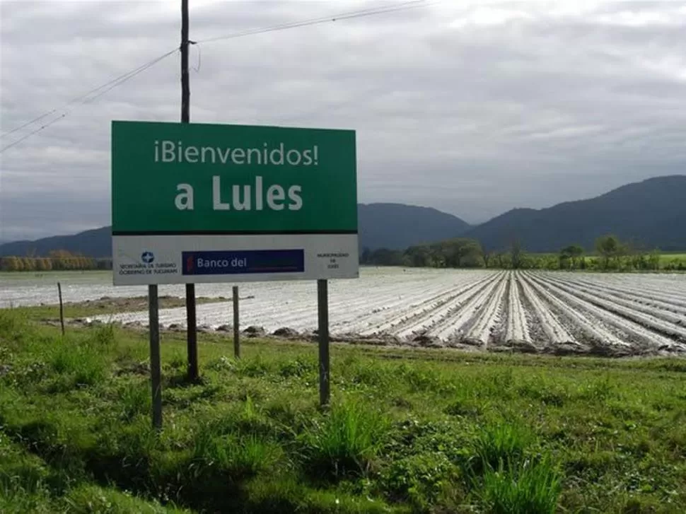 LULES. Presente y pasado de esa ciudad, por profesionales luleños. 