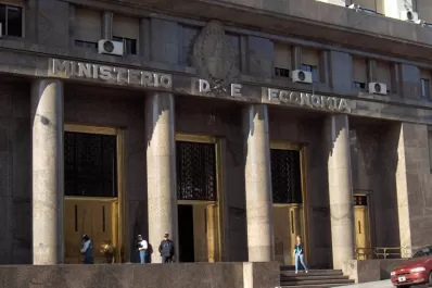 Kicillof cuestionó la decisión del Gobierno de descuartizar la cartera que encabezaba Prat-Gay