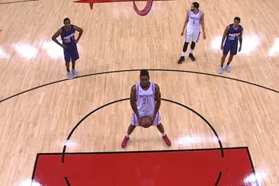 Video: Chinanu Onuaku sorprende a la NBA por tirar libres como un niño