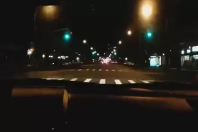 Una Locura: cruzó 240 semáforos en verde en Nueva York