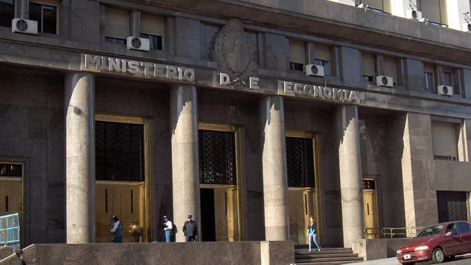 DESMEMBRADO. Macri convirtió el ex Ministerio de Economía en dos carteras: Hacienda y Finanzas. FOTO ARCHIVO