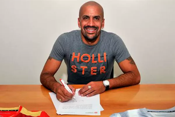 Verón puso la firma y se convirtió en el segundo refuerzo de Estudiantes