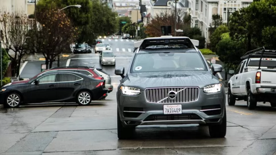 Un golpe duro para Uber: California expulsa el servicio de autos autónomos.