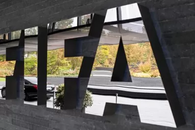Los clubes advertirán a la FIFA que no se reanudará el fútbol si no cobran el dinero de la TV