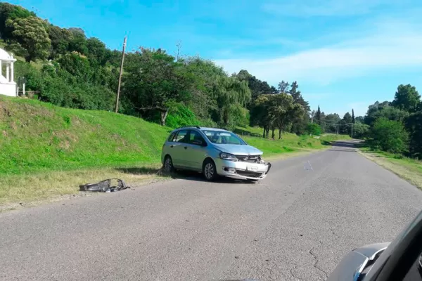 Un motociclista perdió parte de su pierna al chocar contra un auto en Raco