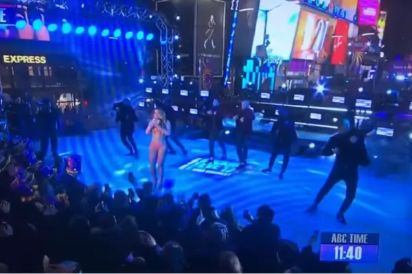 Video: Mariah Carey hizo playback en el show de Año Nuevo en el Time Square