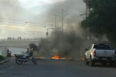 Vecinos cortan el acceso a Villa Mariano Moreno en reclamo de agua