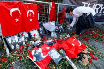 El atacante del club nocturno en Estambul habría sido entrenado en Siria