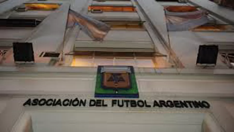 El Ministerio de Trabajo citó a reunión urgente para tratar deudas de clubes de fútbol con sus planteles