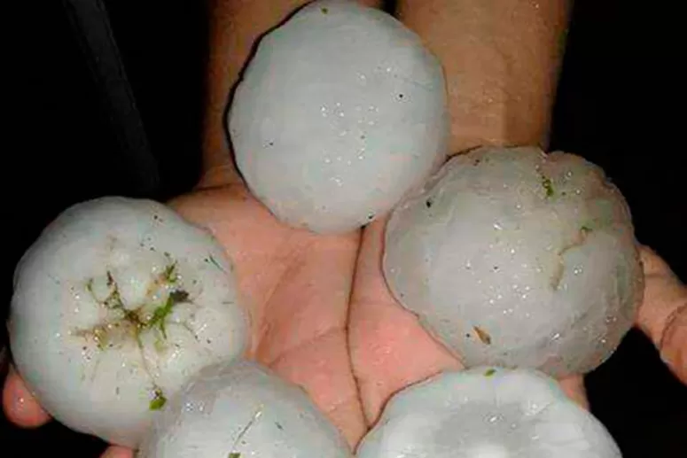 Fotos: cayó granizo del tamaño de pelotas de tenis en Entre Ríos