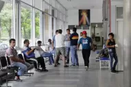 Trabajan en negro y, a veces, sin descanso