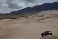 Loeb gana la etapa en autos y Peterhansel manda en la general del Dakar 2017