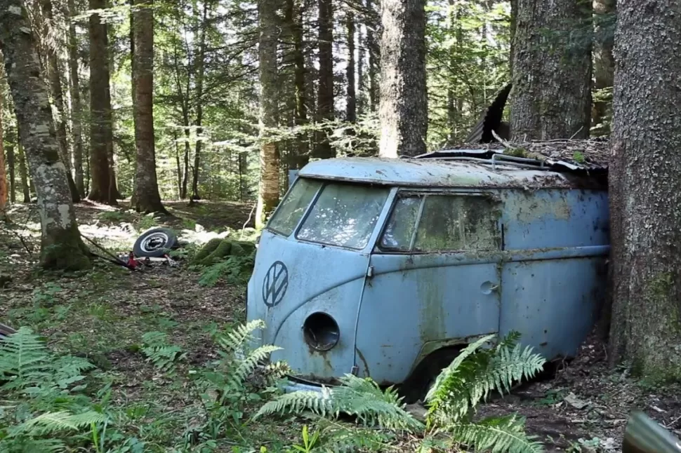 Rescataron una Volkswagen hippie abandonada
