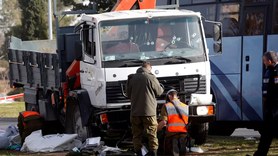 DESCONCIERTO. Las autoridades israelíes sospechan que el conductor intentó matar a la mayor cantidad de personas posibles. REUTERS
