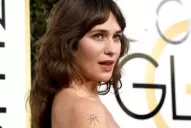 La actriz que sorprendió en los Globos de Oro por sus axilas sin depilar