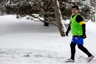 Maradona, Batistuta y el presidente de la FIFA disputaron un partido bajo la nieve