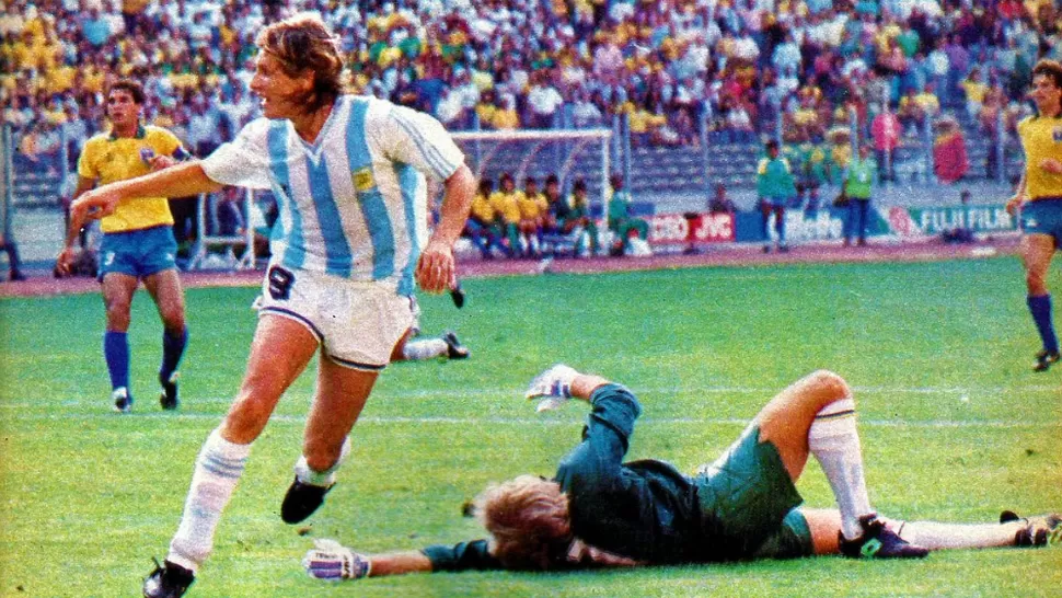 CANIGGIA, AHORA O NUNCA... El Pájaro no falló e inmortalizó el emotivo relato de Marcelo Araujo, en la inolvidable victoria ante Brasil. ARCHIVO
