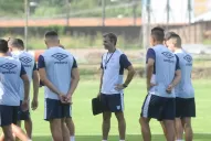 Una baja entre los viajeros complicó a Lavallén