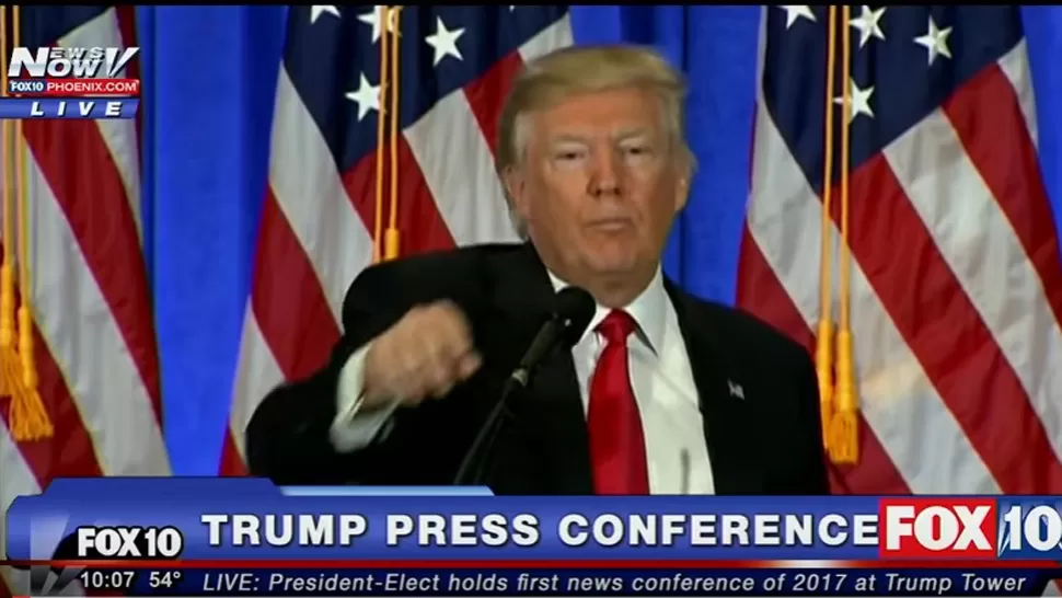 Trump hizo callar a un periodista en su primera conferencia de prensa