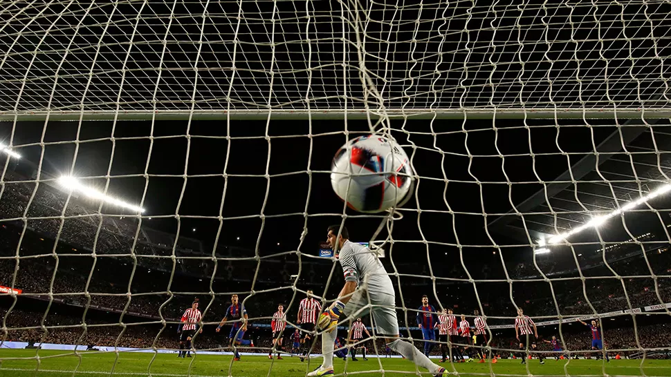 Iraizoz sufrió el segundo gol de tiro libre de Messi en una semana.
FOTO DE REUTERS