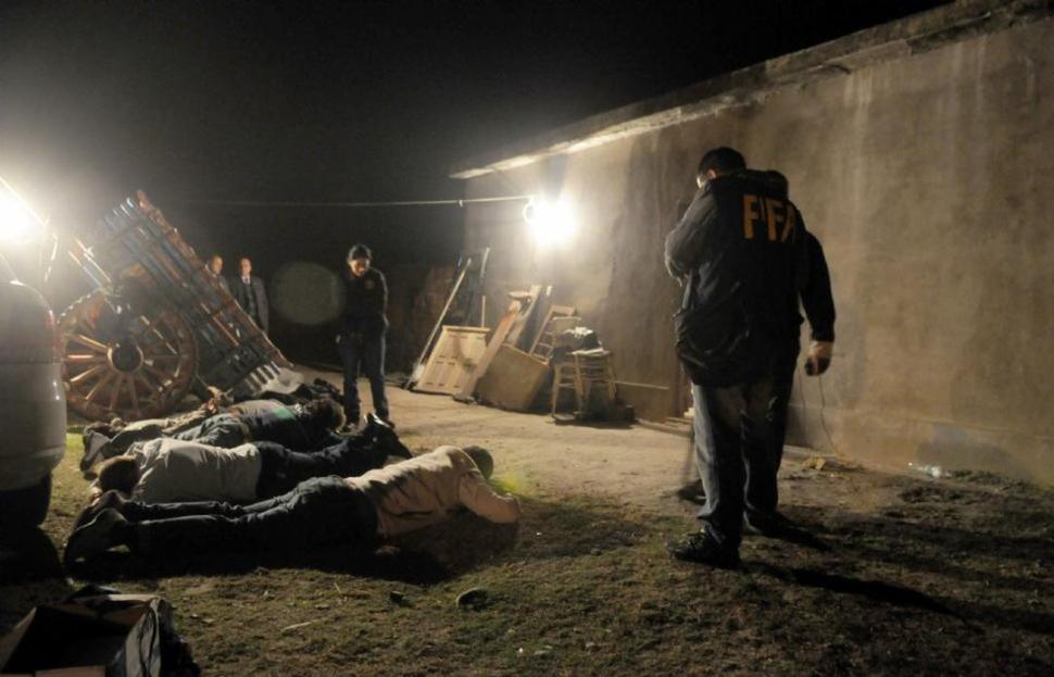 EN LEALES. La Policía detuvo a “Morenita” y sus cómplices en un galpón de Villa Fiad, en agosto de 2011. la gaceta / foto de archivo
