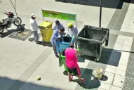A pesar de que hay contenedores para distintos tipos de residuos, al final la basura termina toda mezclada