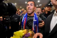 Así fue el eufórico recibimiento a Carlos Tevez en China