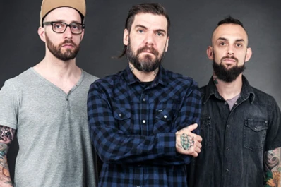 Carajo: un poderoso trío que afronta riesgos