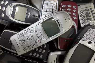 No tirés el celular viejo, usalo como control remoto