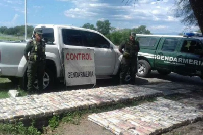 Trancas: incautan 330 kilos de hojas de coca transportados en una camioneta